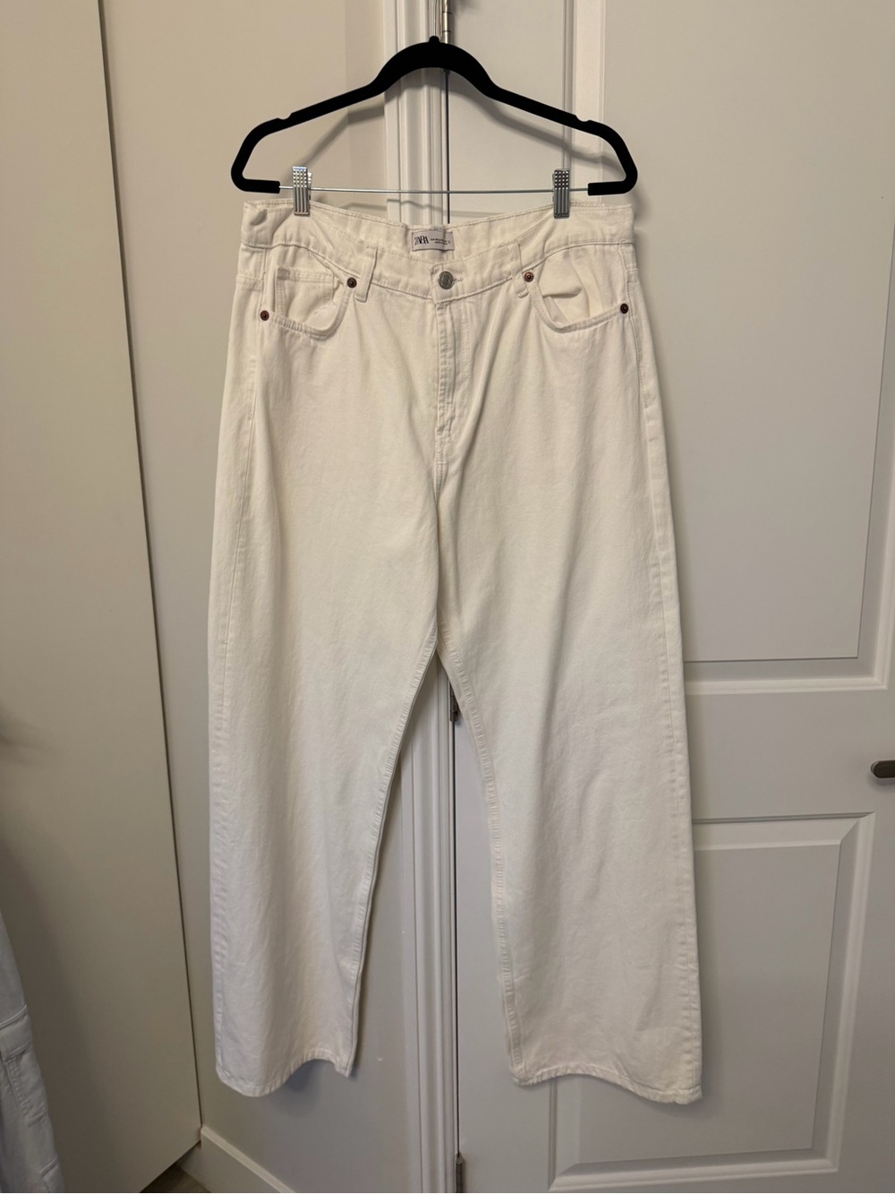 Zara Relaxed White Jeans